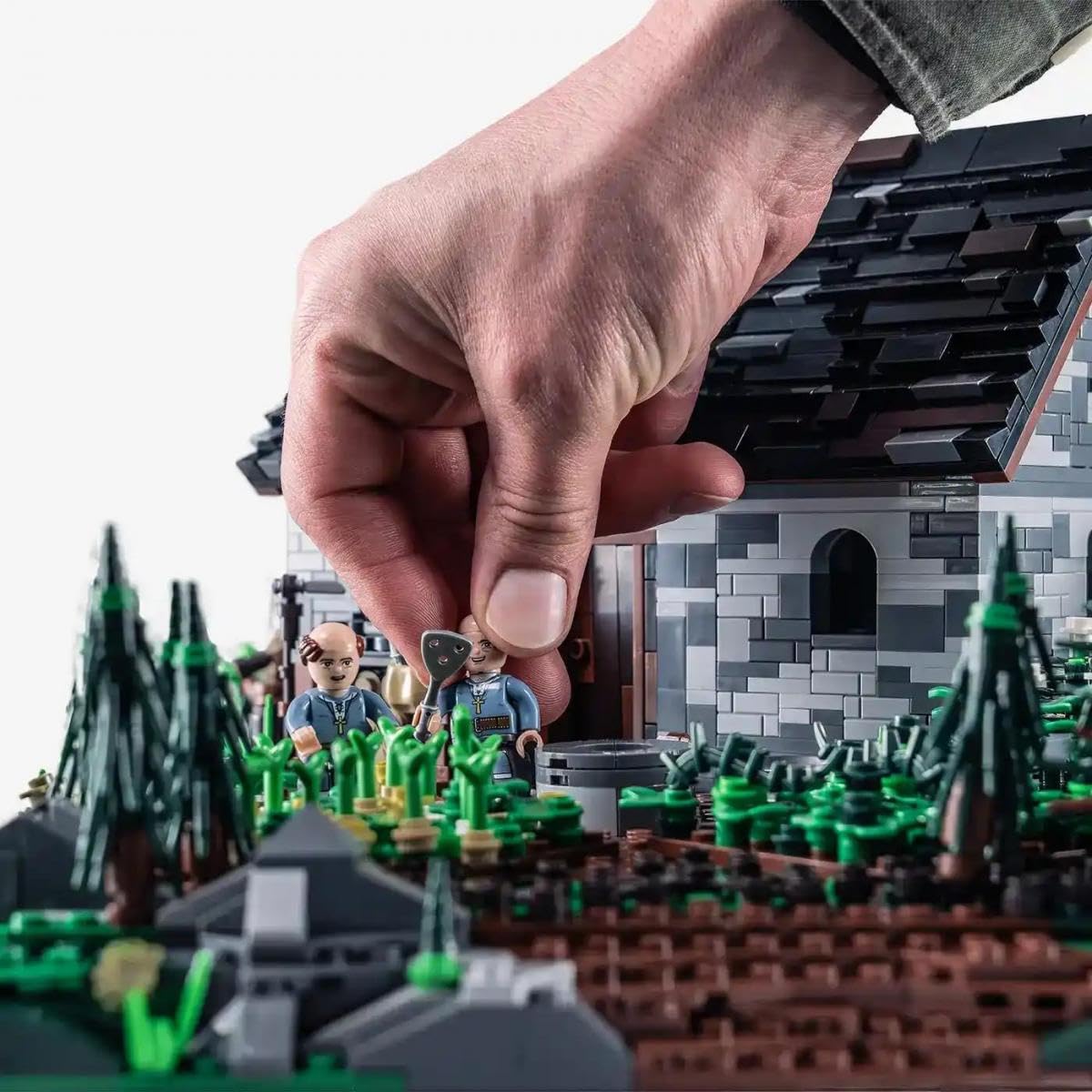 bluebrixx-pro-108097-kloster-blaubrunn-die-einsiedelei-3332-teile-mit-2-minifigu image 7