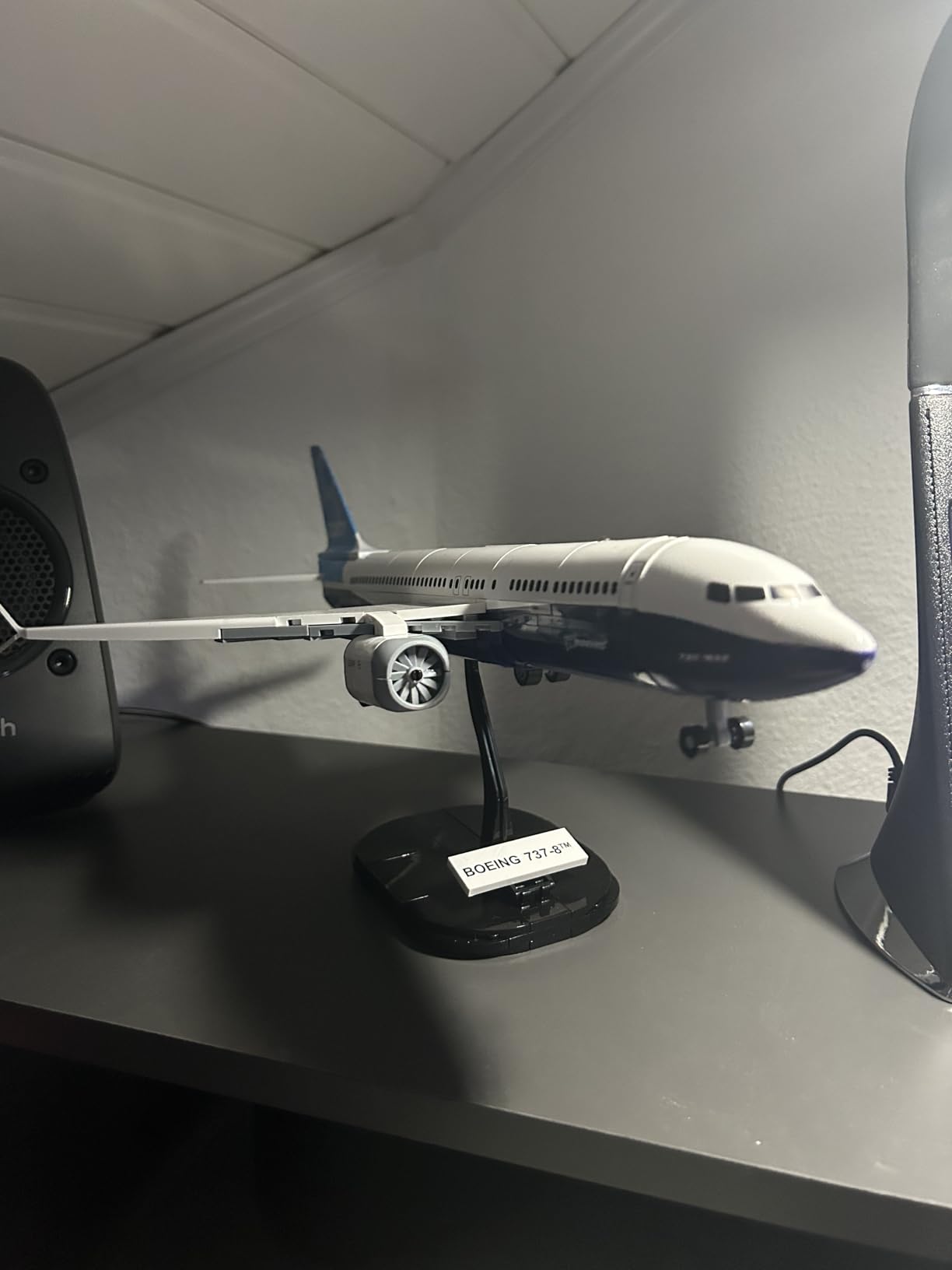 Kind liebt Flugzeuge