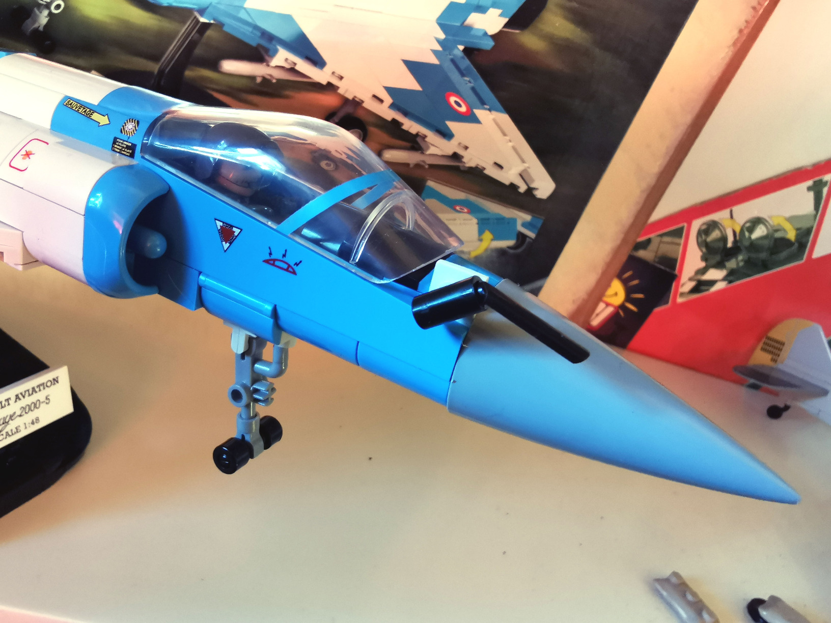 Stabiler Jet fürs Regal